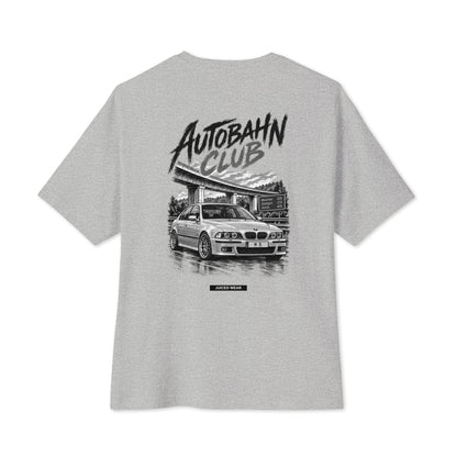 AUTOBAHN CLUB Oversized T-Shirt in Hellgrau – Rückenansicht mit silbernem E39-inspiriertem Auto-Print und JUICED WEAR Label