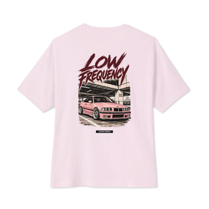 LOW FREQUENCY Oversized T-Shirt in Soft Pink – Rückenansicht mit rosa E36-inspiriertem Auto-Print und JUICED WEAR Label